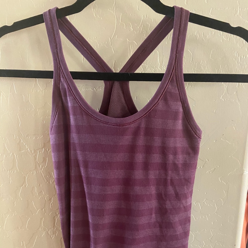 Lululemon razed tank with built in bra
